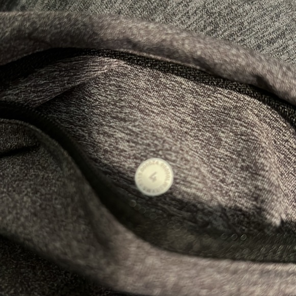 Lululemon Size 4 Leggings, Maybe worn one time - Picture 8 of 8